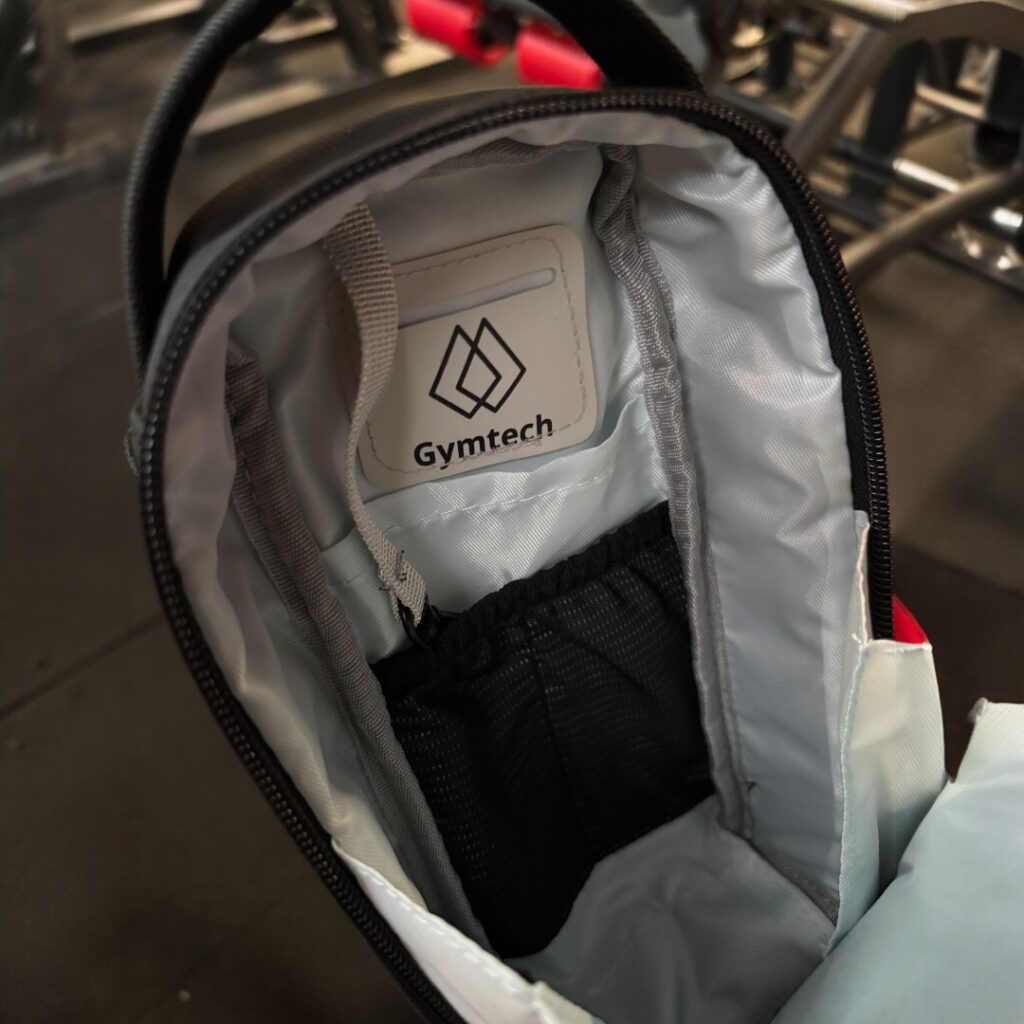 Gymtech táska tágas belső tároló